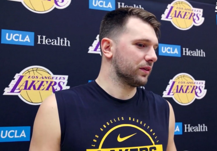 [体坛快讯]给全队送E-Bikes！东契奇：我想为大家做点什