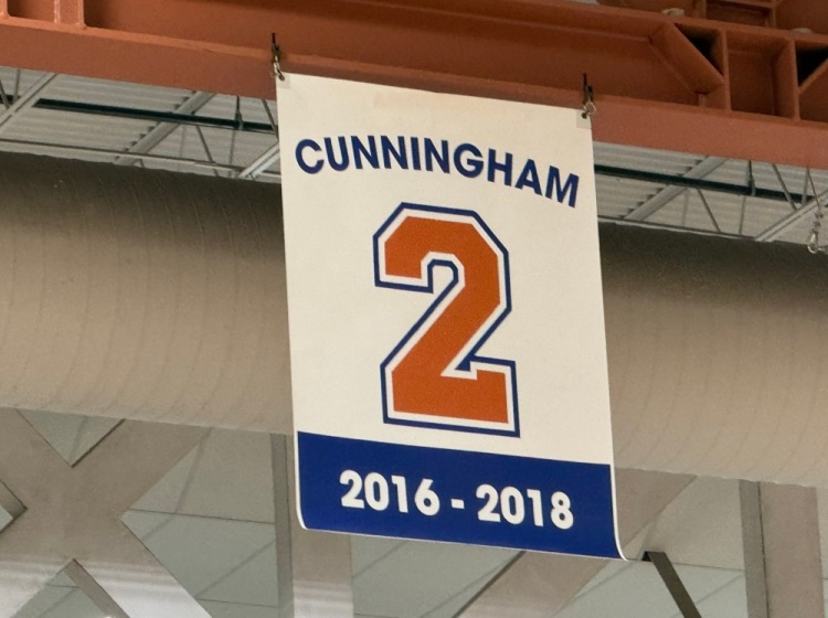 【NBA】⬇️康宁汉姆的高中2号球衣❗在德克萨斯州阿灵顿市的