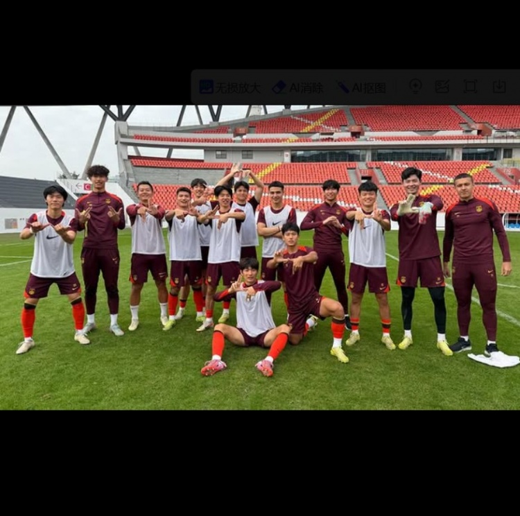 【有趣体育】黄博文晒与多位U22国脚合影：跟各队太子的合影