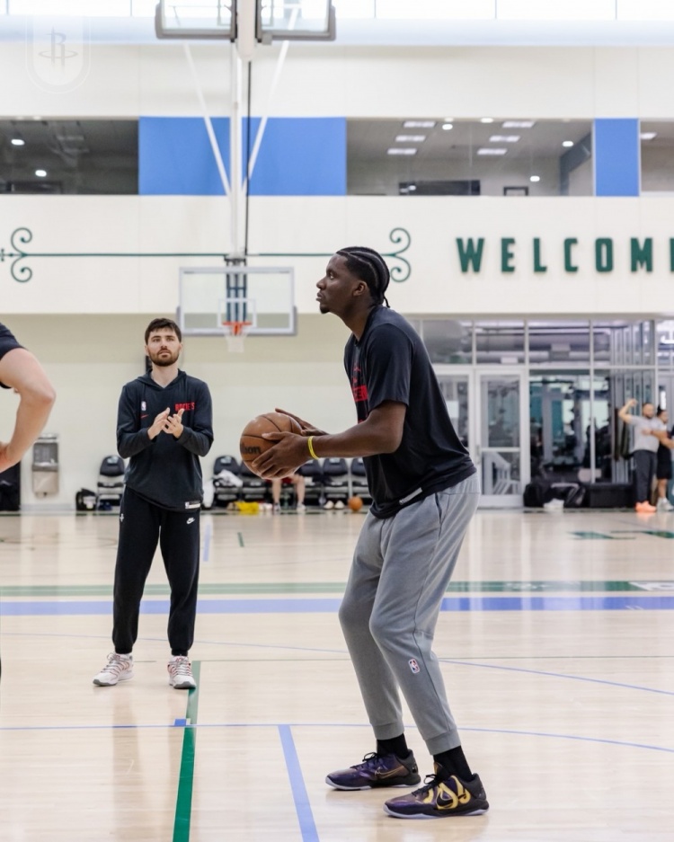 【要闻速递】备战鹈鹕&欲反弹！火箭官方晒训练⚽照 全员认真➡