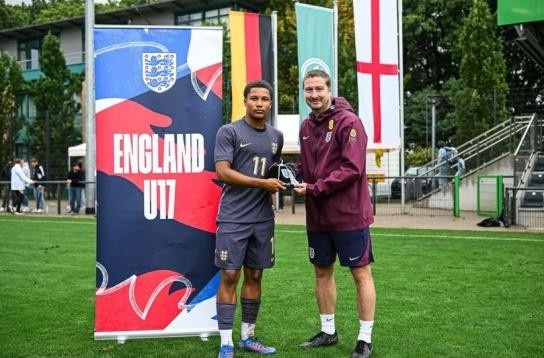 世体：巴萨有意诺维奇15岁边锋阿杰·塔瓦雷斯，处于有利位置