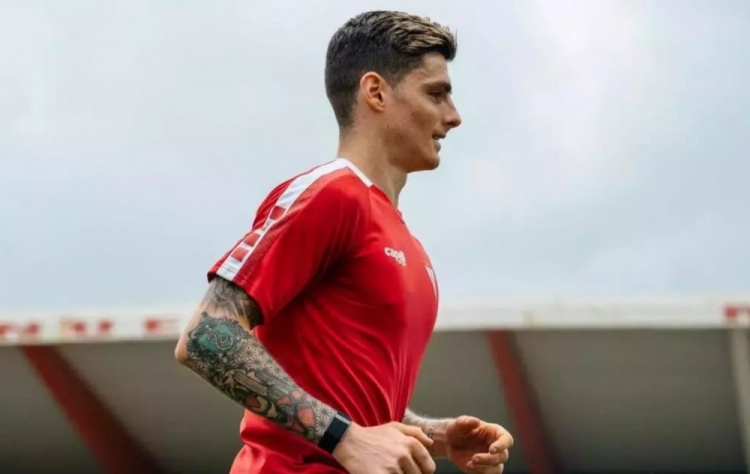 每体：27岁前巴萨青训埃里克·蒙特斯宣布，因心理健康问题退役