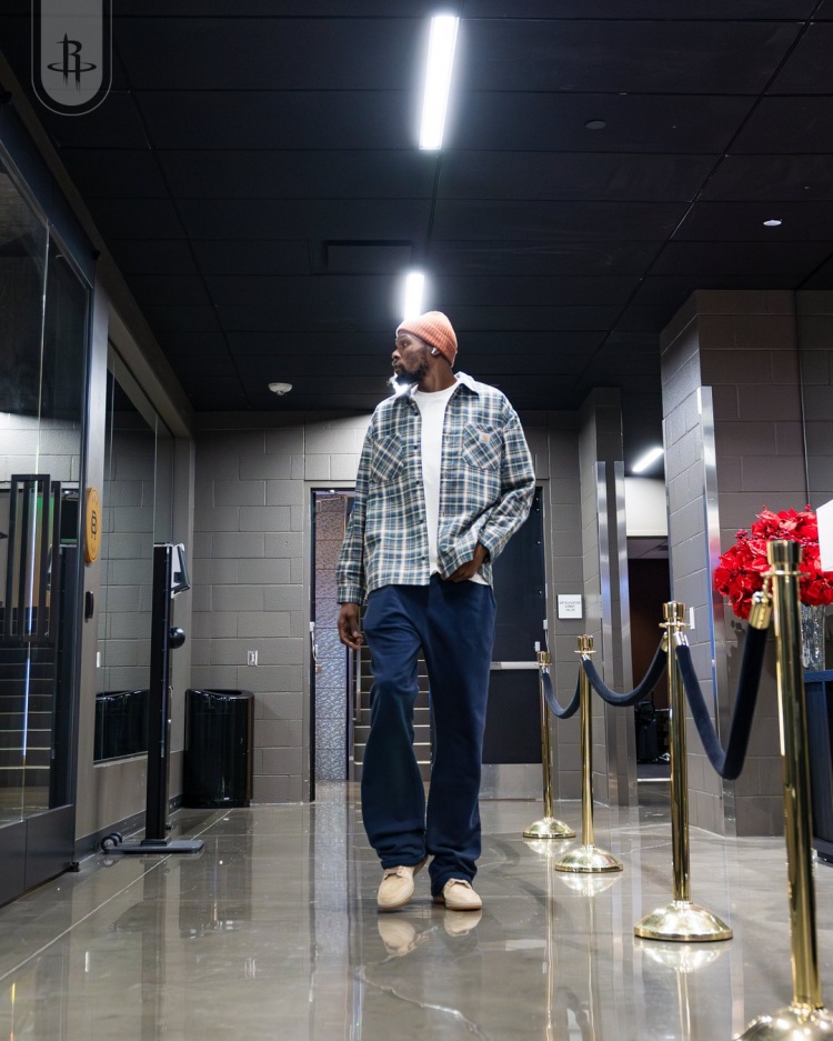 [最新进展]火箭官方晒球员入场照：杜兰特“小❗绒帽”回归 气