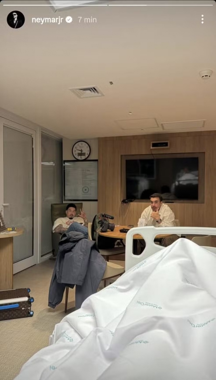 巴媒：内马尔今天接受左膝半月板修复手术，预计康复时间1个月