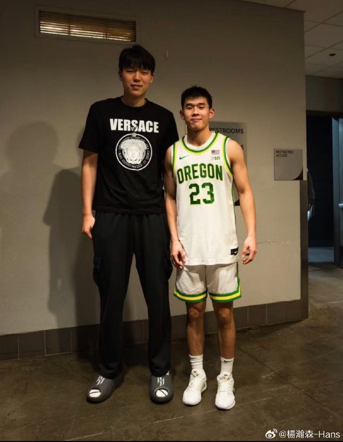 [篮球]杨瀚森社媒晒和林葳合影&打气 林葳转发：“一起加油！