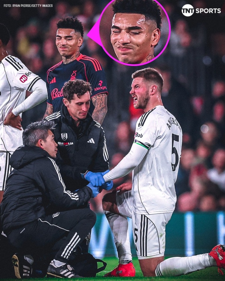 [球迷报道]富勒姆后卫比赛中手指脱臼强忍疼痛复位，对手在一旁