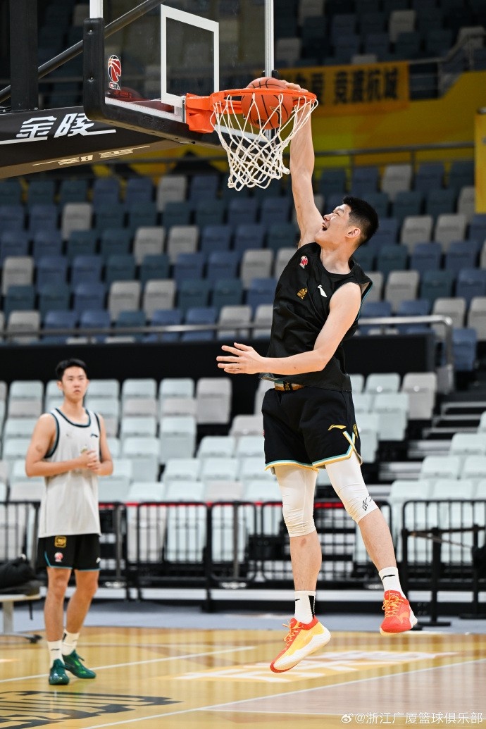 [胡金秋]广厦队上午踩场训练结束 今晚将在主场迎来与福建的二番战​​​(图1)