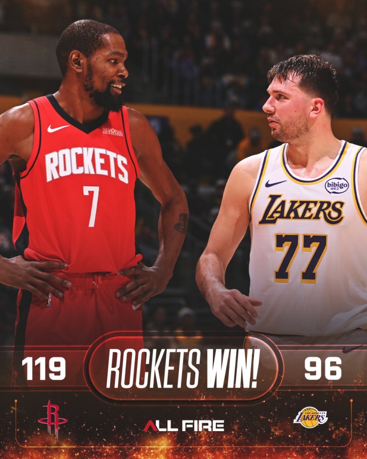 [体育简讯]杜兰特VS东契奇！火箭赢球海报：两⬇️人对视瞬间