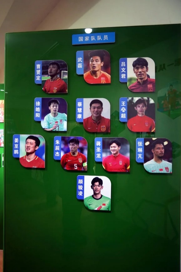 东体晒崇明基地荣誉室最佳阵：武磊、曹赟定、张琳芃、蒋圣龙在列