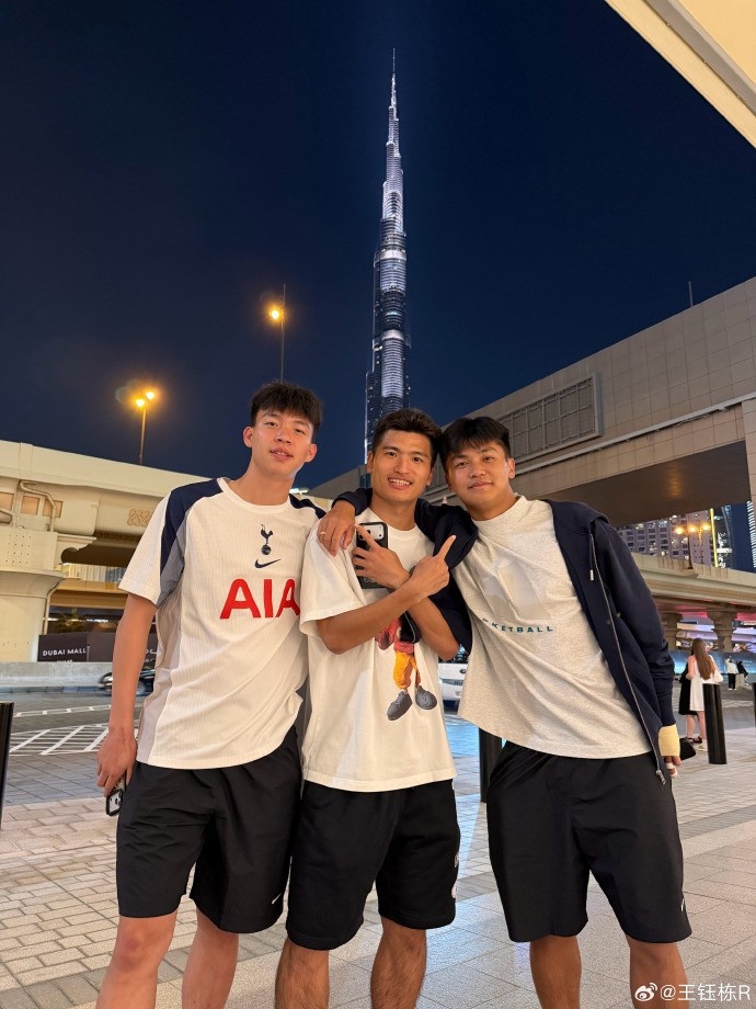 [本地速递]U22国足在阿联酋备战U23亚洲杯，王钰栋晒多⬇