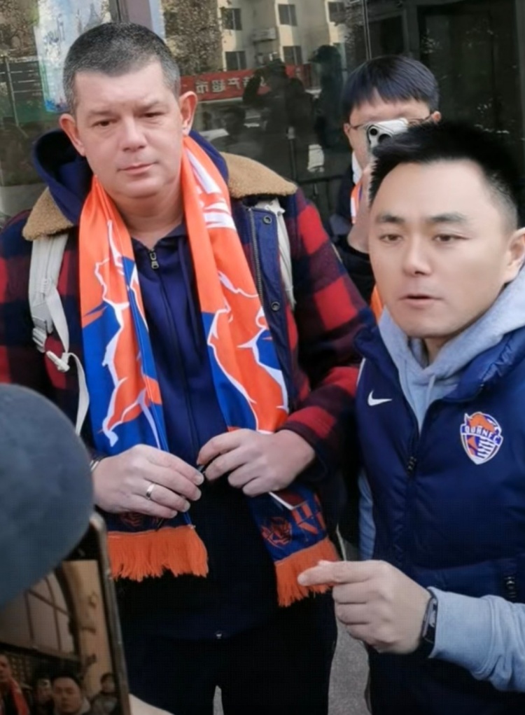 [球场观察]接替李霄鹏！青岛✨海牛队❕新任主教练米兰-里斯蒂