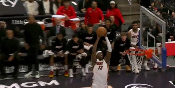 空中轟炸！哈克斯搶斷反擊送拋傳 阿德巴約起飛空接暴扣打?；钊? /></a>
					</div>
					<p>空中轟炸！哈克斯搶斷反擊送拋傳 阿德巴約起飛空接暴扣打?；钊?/p>
					<p>2026-01-02 14:25</p>
					</li>
								
			<li>
					<div   id=