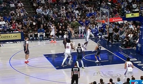 你也Show time！喬治突破上演單臂大力掄扣！與隊(duì)友瘋狂慶祝！