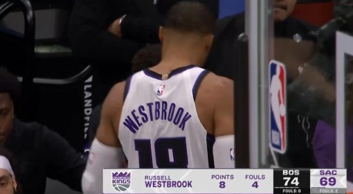 剛熱就得下了！威少剛投進本節(jié)第二記三分 下回合犯規(guī)4犯下場休息