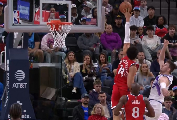 遮天蔽日！尼德豪澤守護(hù)籃筐 飛身大帽菲利波夫斯基