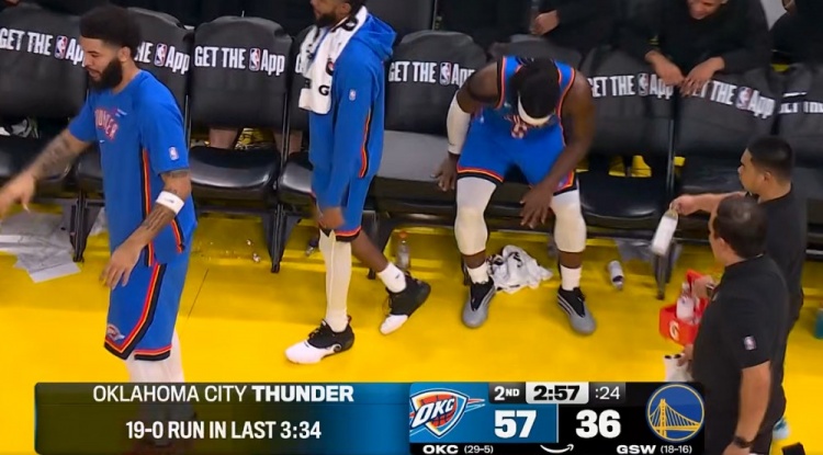 亞歷山大休息時(shí)段！雷霆3分34秒轟19