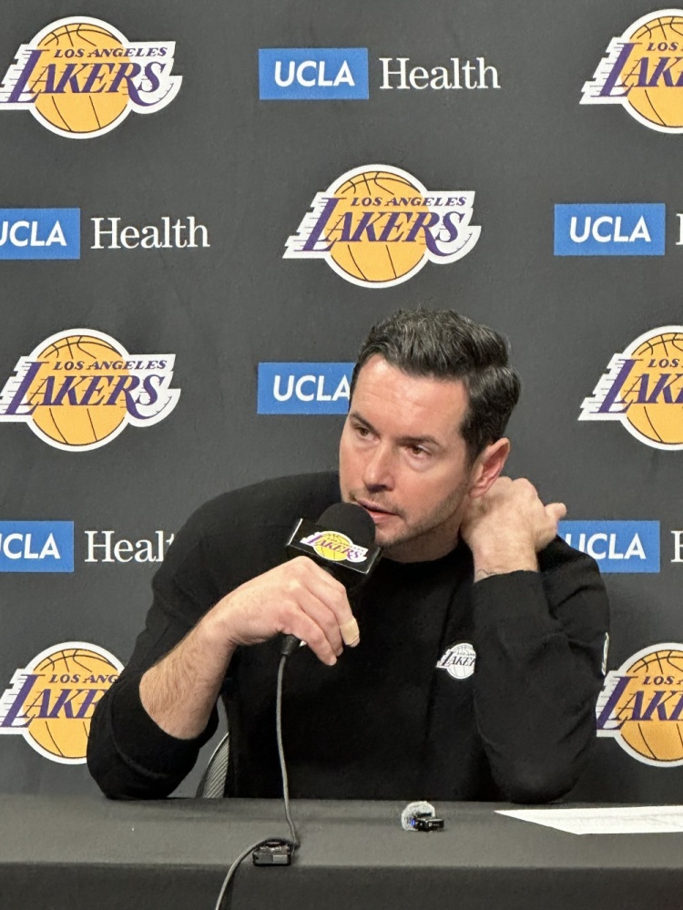 [体育资讯]收官阶段为何用海斯而不是艾顿？雷迪克：因为海斯打