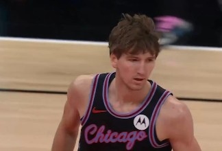 預熱扣籃大賽！布澤利斯側(cè)翼空切接球完成平筐雙手暴扣！