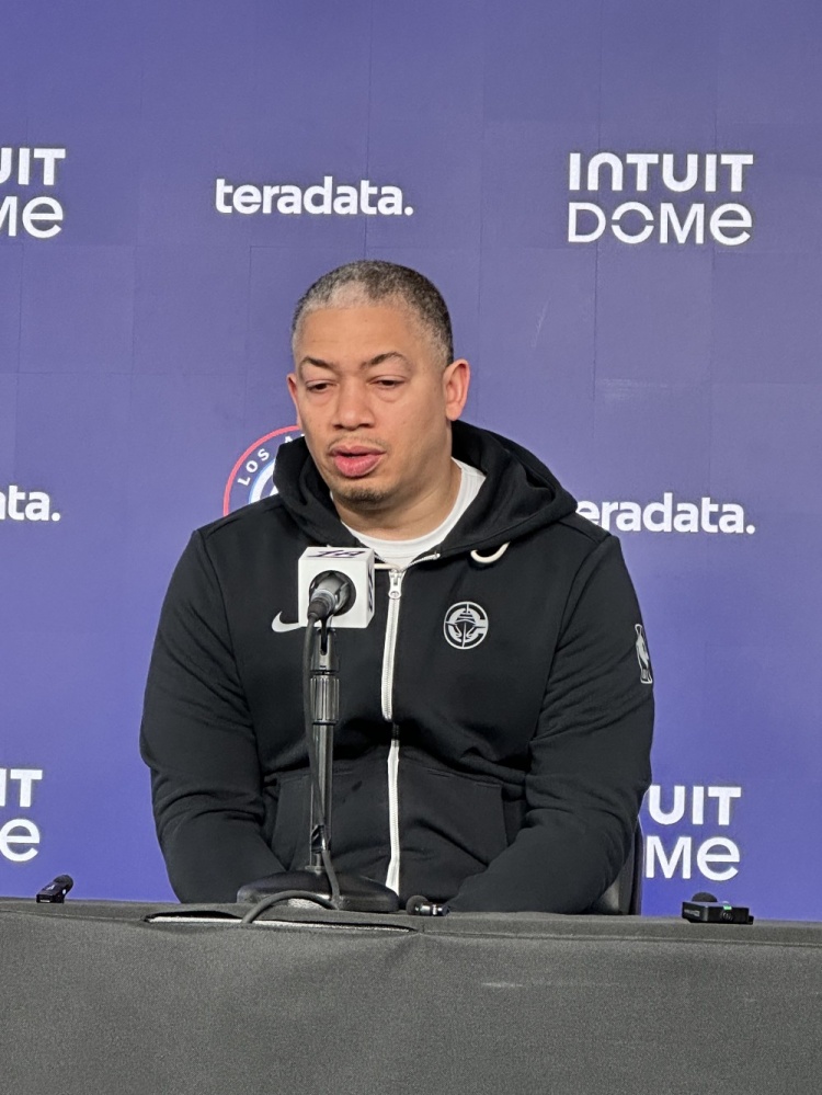 盧：防守是贏球主要原因&不能只依賴哈登進(jìn)攻 不知小卡何時(shí)爆發(fā)