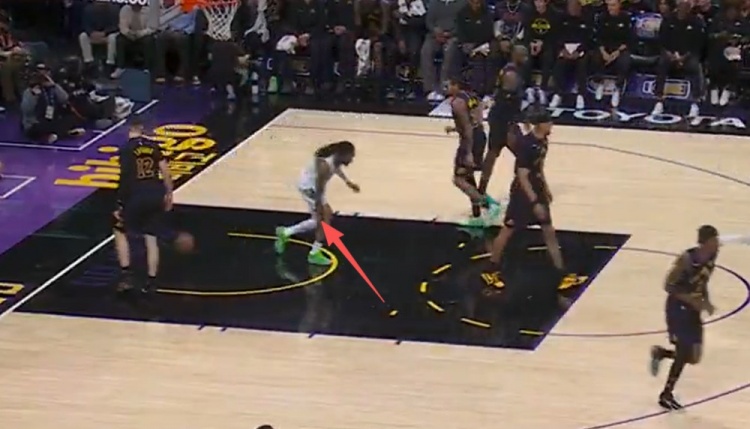 望無大礙！莫蘭特疑似對陣湖人時受傷 突破落地后捂腿一瘸一拐