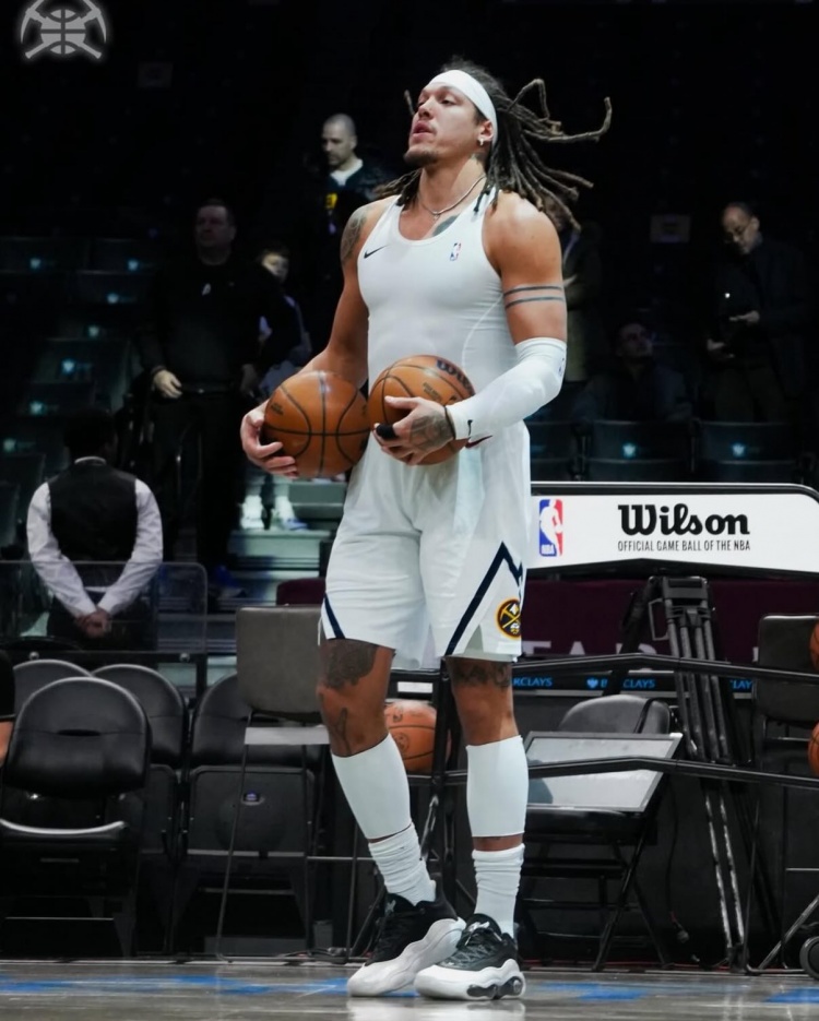 阿隆·戈登左手臂新添紋身！雙黑臂環(huán)相當顯眼！