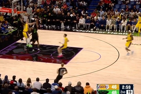 頂級球商！東契奇精準(zhǔn)預(yù)判對手傳球 1防3成功完成攔截