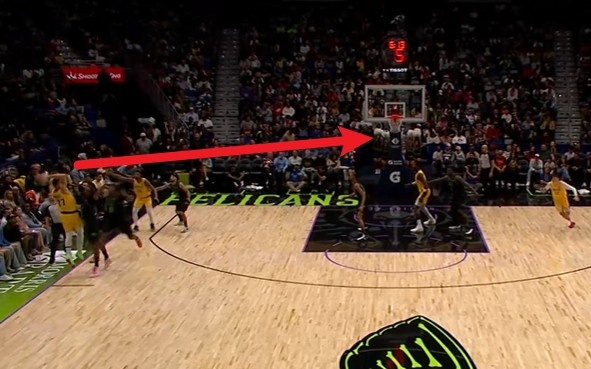 上帝視角！東契奇邊線遭遇包夾跳起精準(zhǔn)助攻艾頓空接得分