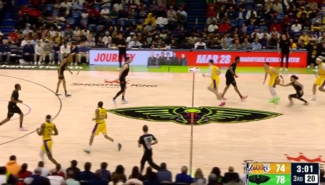 悄悄偷一個！東契奇持球推進(jìn) 阿爾瓦拉多身后偷襲直接斷球！