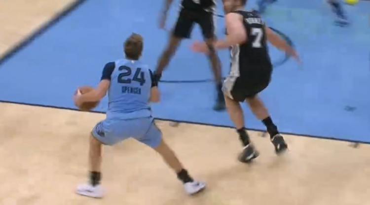 站出來(lái)了！卡姆·斯潘塞連中獨(dú)得5分幫助灰熊反超馬刺