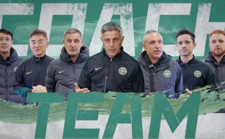 [体育头条]浙江FC一线队新任教练团队正式亮相，傅博担任中方助理教练