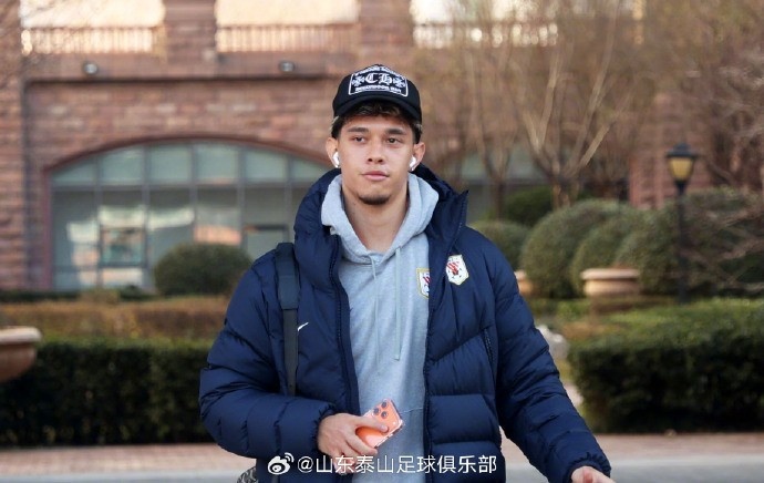 1月7日上午，山東泰山出發(fā)前往?？?，進(jìn)行為期三周的第一階段冬訓(xùn)