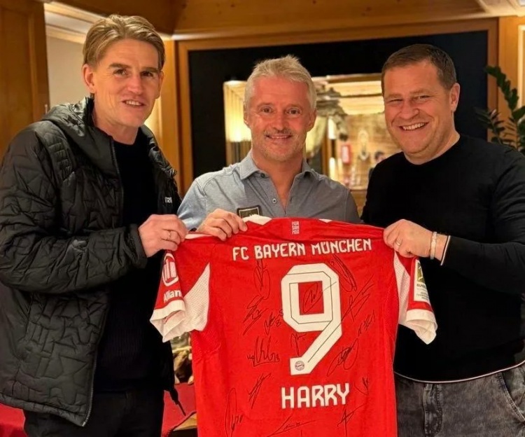 圖片報：拜仁全隊友誼賽后聚餐團(tuán)建，加強(qiáng)球隊凝聚力