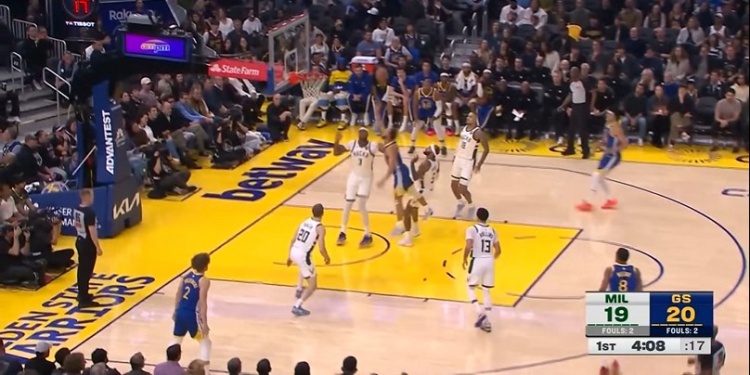 里突外投！庫里持續(xù)發(fā)力連得7分 率隊占據(jù)場上主動