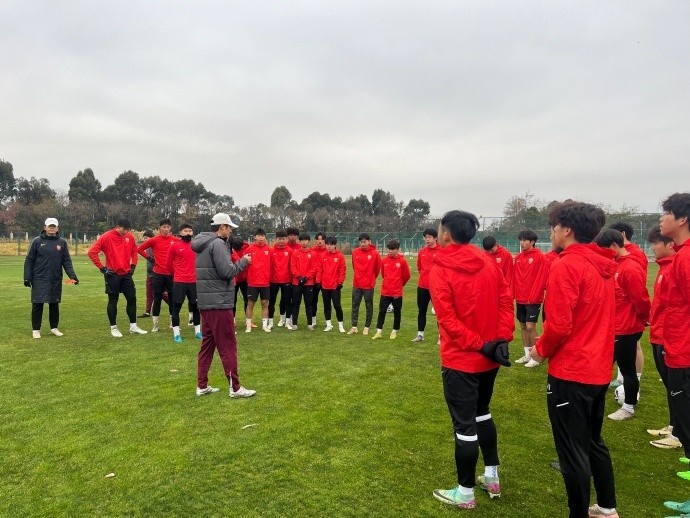 上海海港B隊抵達(dá)云南昆明海埂基地，正式開啟為期三周的冬訓(xùn)