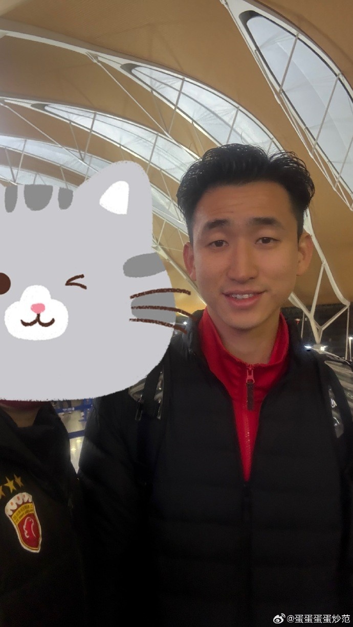 博主曬圖：海港啟程赴海外冬訓(xùn)，安永佳和張?jiān)船F(xiàn)身