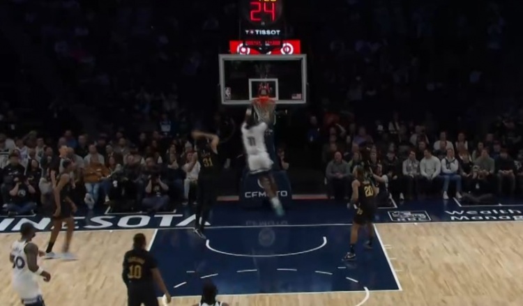 生猛！迪文岑佐三分再丟 里德神兵天降雙手暴力補(bǔ)扣