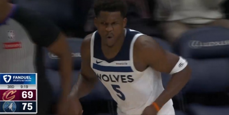 狼來(lái)了！愛(ài)德華茲晃飛防守三分命中 森林狼轟12