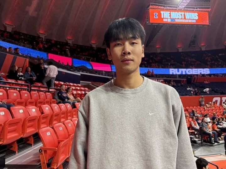 張博源到訪伊利諾伊大學(xué)：這有很多中國同胞 球隊也常年排在TOP20