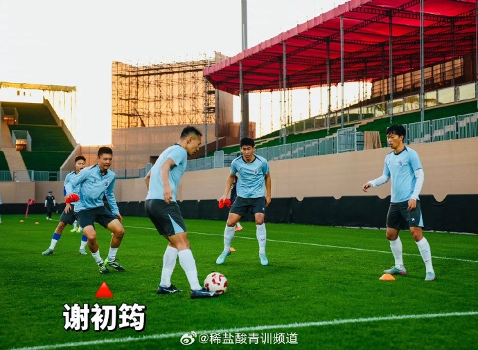 18歲謝初筠隨申花參加迪拜冬訓(xùn)，他目前效力斯圖加特U19隊(duì)