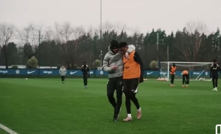 【热门观察】记者：罗塞尼尔很喜欢埃斯特旺，训练中多次➡️称赞