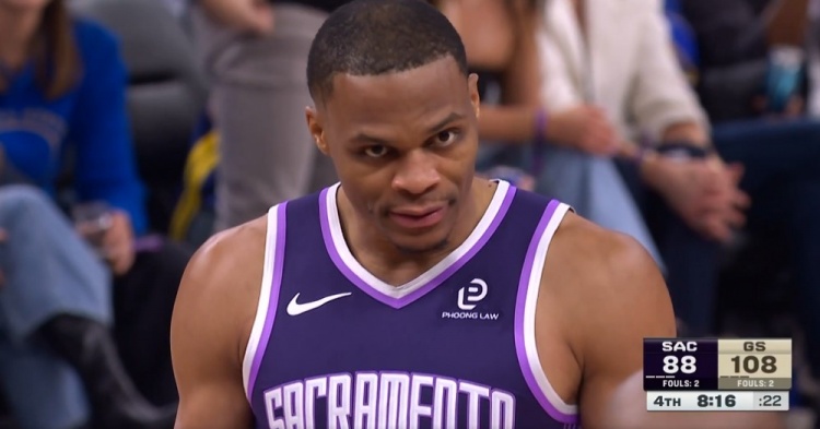 不冷靜！威少夾臂帶倒波杰姆斯基 被吹一級(jí)惡意犯規(guī)