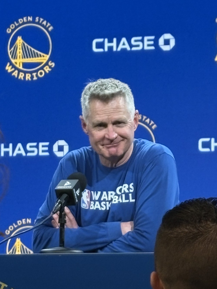 【今日体坛】过❕去11场场均12⬇️0分！科尔：我们的轮换➡