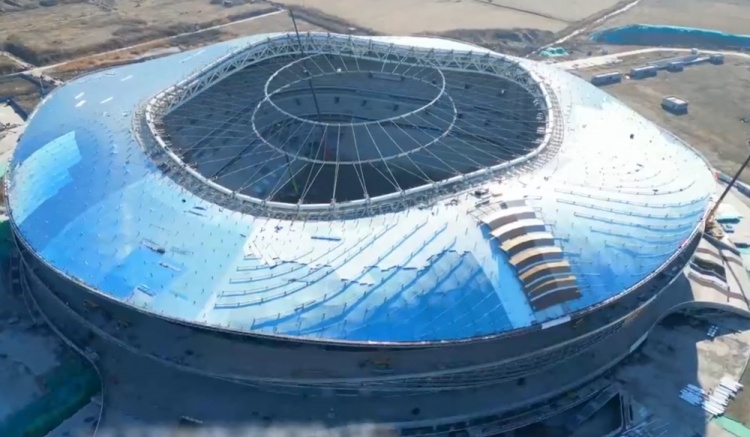 魯媒：黃河體育中心足球場(chǎng)迎來(lái)關(guān)鍵進(jìn)展，“天空骨架”完成吊裝