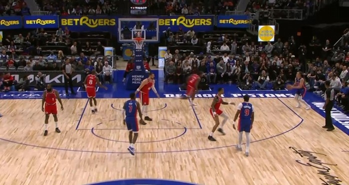 無需預(yù)熱！鄧羅展現(xiàn)射手本色 開場連續(xù)命中兩記三分