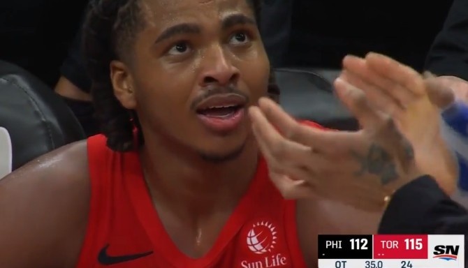 要立大功？9號秀博伊爾斯接連吃餅送暴扣 助隊(duì)反超比分！