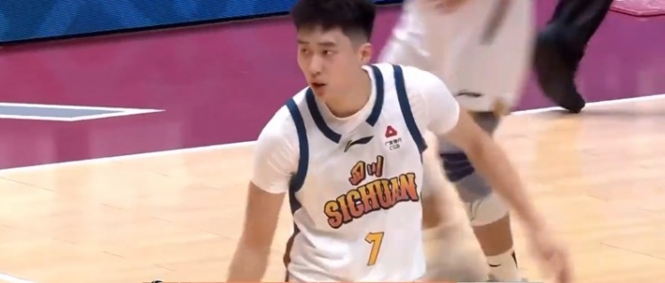 得分上雙！段睿騏半場(chǎng)8中4拿到11分3板4助1斷