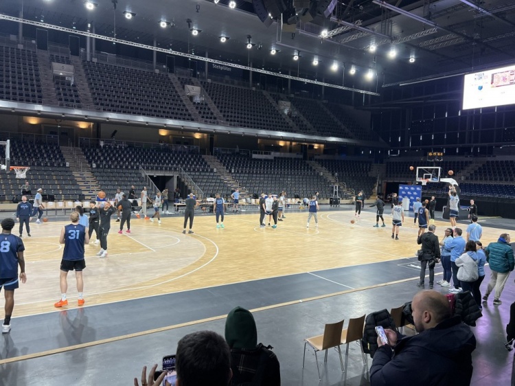 右小腿傷勢(shì)已缺席五場！莫蘭特參加了NBA柏林賽的賽前訓(xùn)練