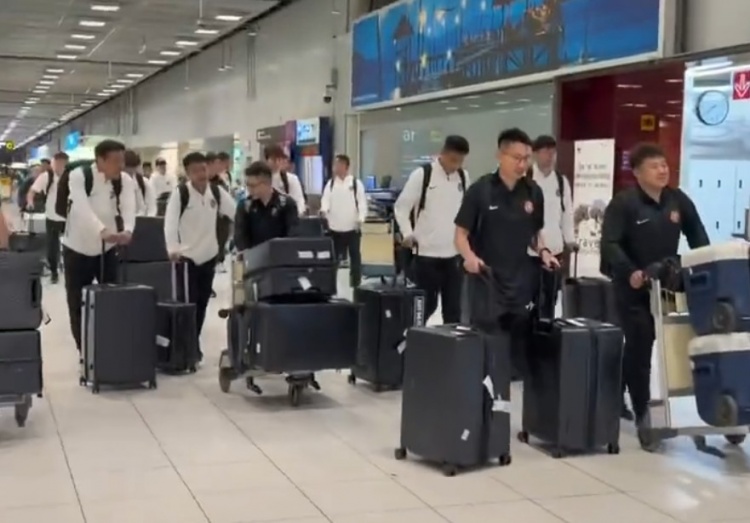 辽宁铁人一线队抵达泰国曼谷，球队将在泰国进行为期一个月的冬训