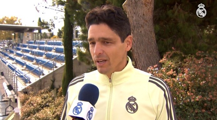 【体育资讯】阿斯：朱利安·洛佩斯接替阿韦洛亚成为皇马卡斯蒂利