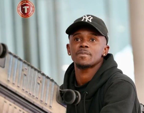 热菲尼奥经巴黎转机抵达泰国曼谷，在完成体检后正式加入球队冬训